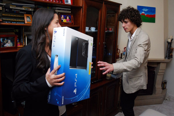 PlayStation 4 já à venda nas lojas lusas 