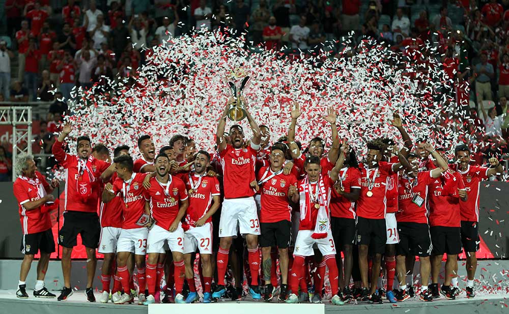 Benfica goleia Sporting (5-0) e vence Supertaça